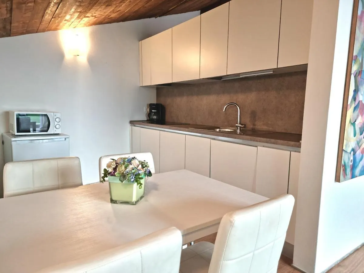 Profumo Di Lago Desenzano-By Goccia Di Lago 데센자노델가르다 0*,  이탈리아